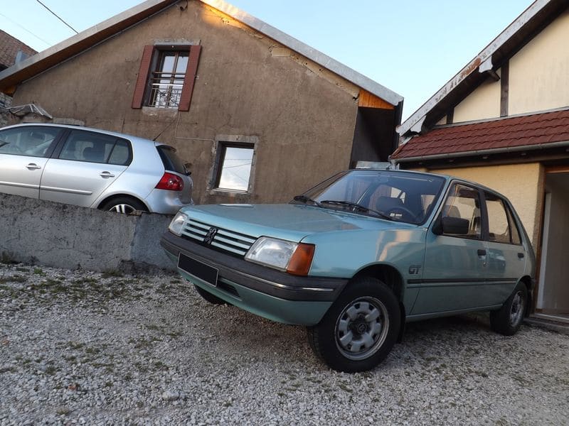 205 GT (1.4 XY8 de 80 ch) de 1985 205 GT (1.4 XY8 de 80 ch) de 1985